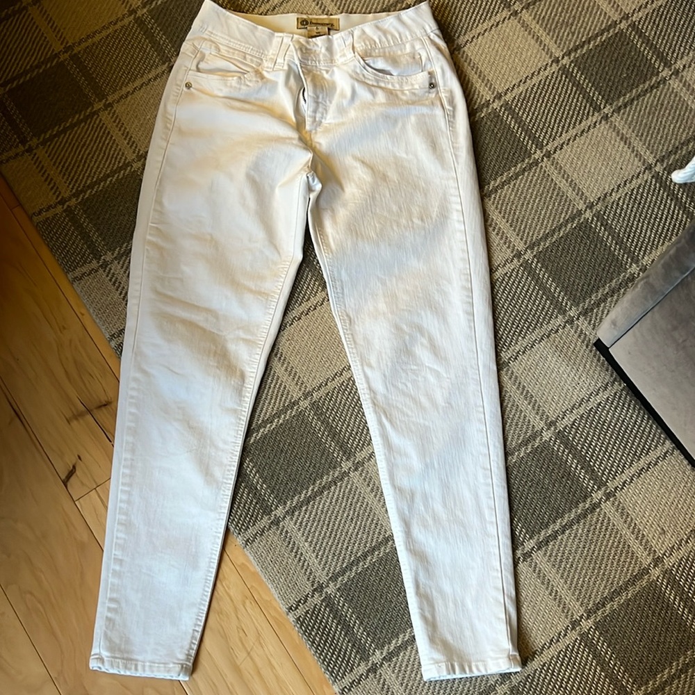 Women’s Democracy white skinny jeans size 6, excellent condition